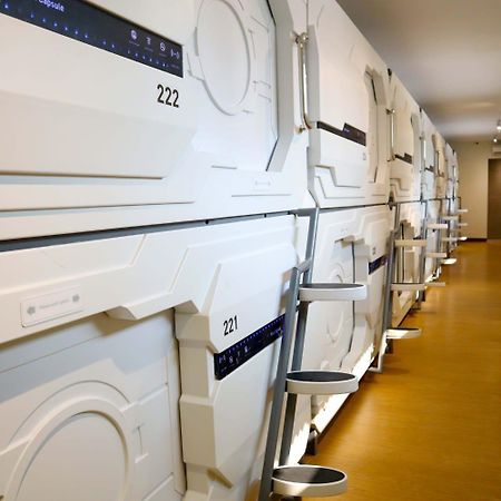 Whiz Capsule Hotel Thamrin Dżakarta Zewnętrze zdjęcie