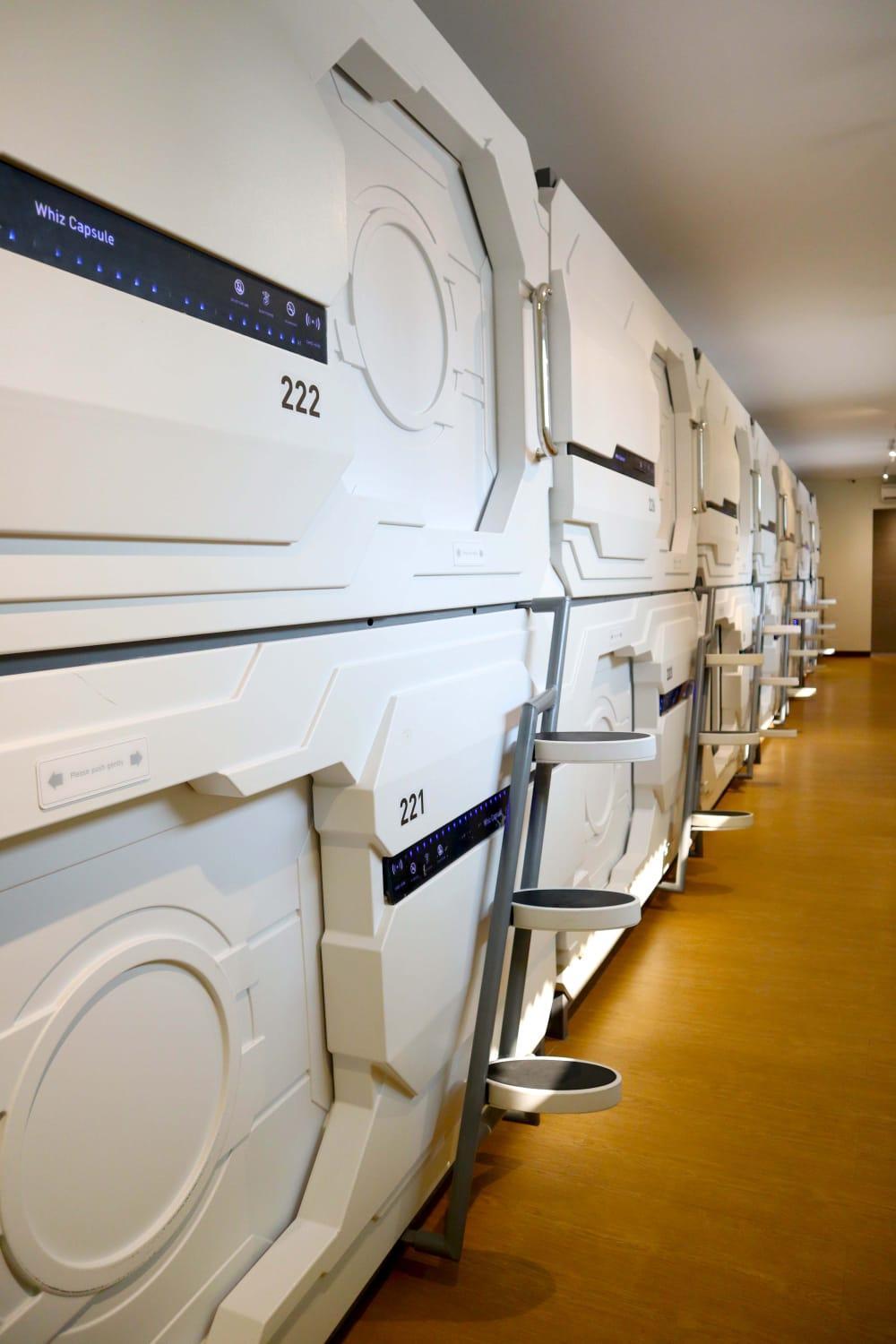 Whiz Capsule Hotel Thamrin Dżakarta Zewnętrze zdjęcie